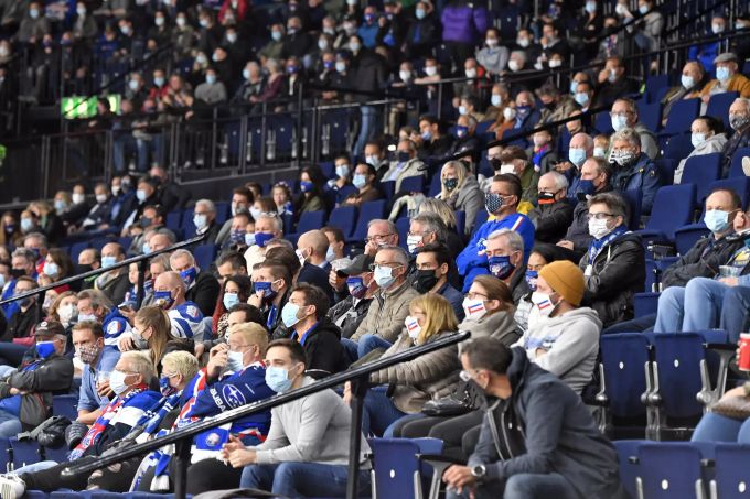 Im Hallenstadion sind gegen Fribourg erstmals wieder Fans im Stadion anzutreffen. ZSC Lions