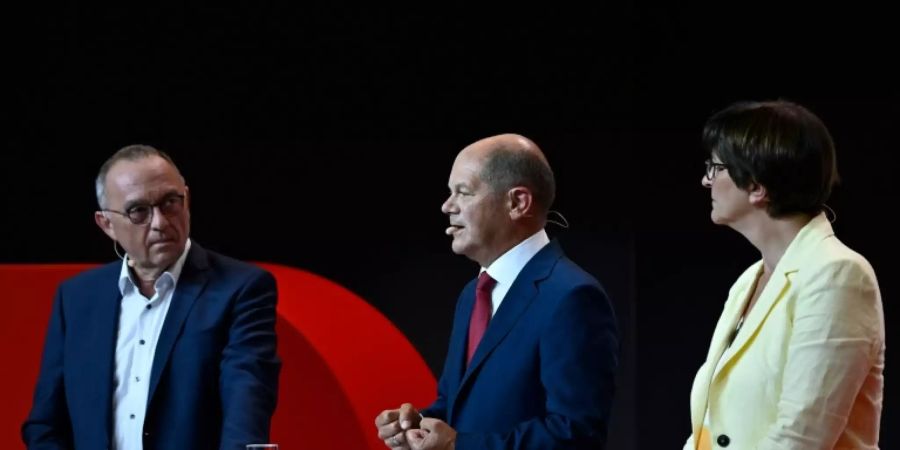 Esken sieht sich mit Scholz in einem Team