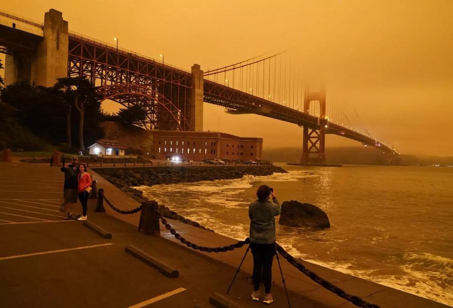 Surreale Bilder aus San Francisco von letzter Woche: Die Stadt erwachte in einem organgenen Dunst.