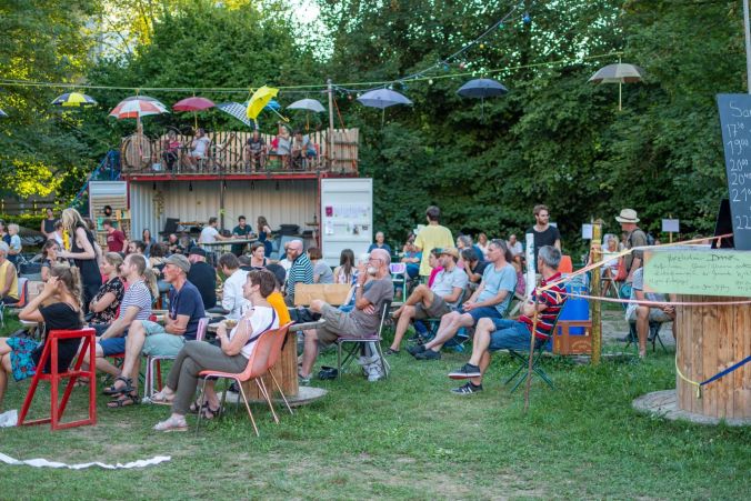 Viele Besucher schauten sich gespannt die Vorstellungen an.