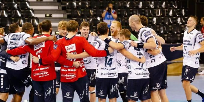 Die SG Flensburg-Handewitt bleibt in der Handball-Bundesliga auf Kurs. Foto: Frank Molter/dpa Die SG Flensburg-Handewitt bleibt in der Handball-Bundesliga auf Kurs. Foto: Frank Molter/dpa