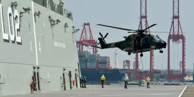 Ein australischer Armeehubschrauber in Sri Lanka Armeehubschrauber