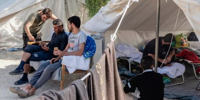 Syrische Flüchtlinge in einem Aufnahmezentrum nahe Nikosia Syrische Flüchtlinge in einem Aufnahmezentrum nahe Nikosia