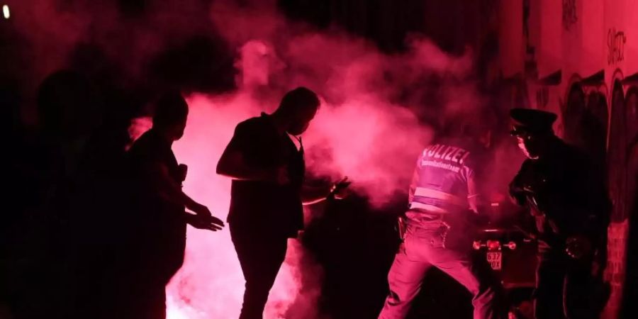 Nach drei Randalenächten in Folge war es am Sonntagabend in der Stadt Leipzig ruhig geblieben, wie eine Polizeisprecherin sagte. Foto: Hendrik Schmidt/dpa-Zentralbild/dpa