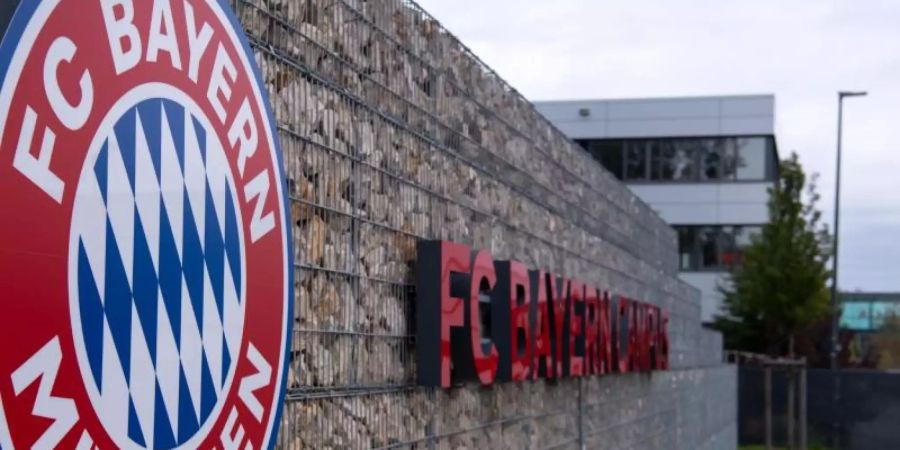 Ein nach Rassismusvorwürfen beim FC Bayern nicht mehr beschäftigter Nachwuchstrainer hat seine Klage gegen den Verein zurückgenommen. Foto: Sven Hoppe/dpa