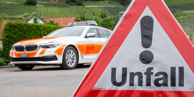 Fussgängerin von Auto angefahren. Fussgängerin von Auto angefahren