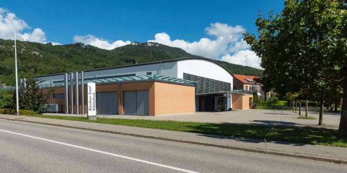 Bienkensaal und Bibliothek in Oensingen. Der Bienkensaal ist ein öffentlicher Saalbau mit grosser Bühne und allen technischen Einrichtungen für hohe Ansprüche Der Treffpunkt der Region für Theater, Konzerte, Kabaretts und andere kulturelle Veranstaltungen. Bienkensaal und Bibliothek in Oensingen. Der Bienkensaal ist ein öffentlicher Saalbau mit grosser Bühne und allen technischen Einrichtungen für hohe Ansprüche Der Treffpunkt der Region für Theater, Konzerte, Kabaretts und andere kulturelle Veranstaltungen.