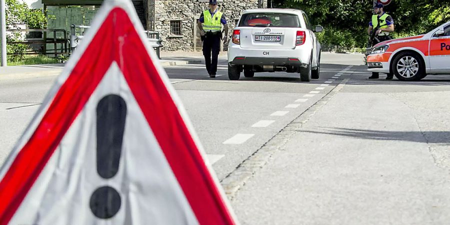 Erst der Schuss aus einer Polizeiwaffe konnte einen flüchtigen Autodieb in Chiasso endgültig stoppen. (Symbolbild)