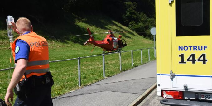 Bei Selbstunfall mit Motorrad verletzt. Bei Selbstunfall mit Motorrad verletzt