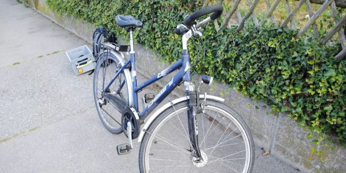 Velofahrerin bei Sturz schwer verletzt. Velofahrerin bei Sturz schwer verletzt