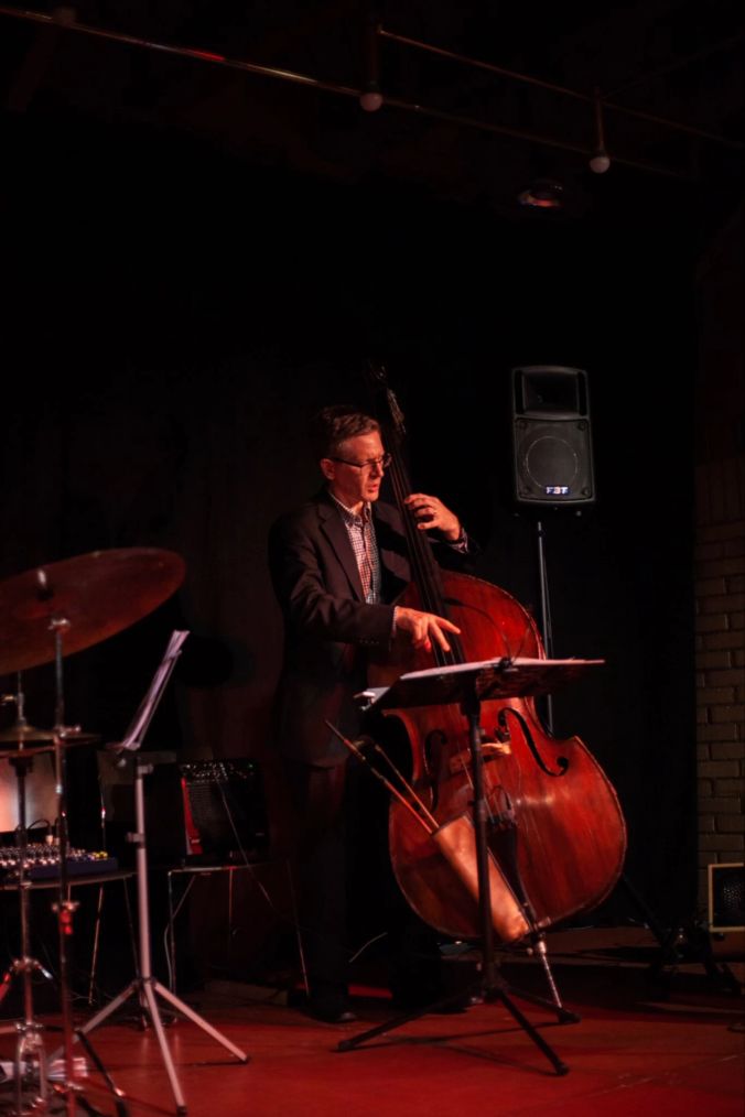 Chris Frey begeistert das Publikum mit dem Bass.