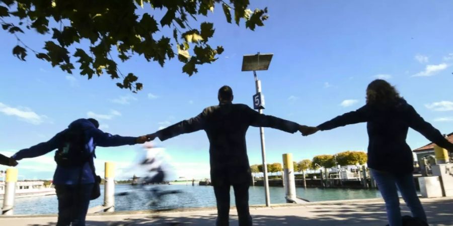 Menschenkette in Konstanz gegen Corona-Massnahmen