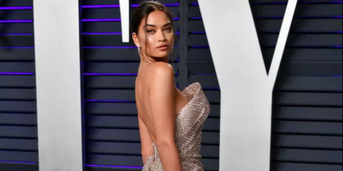 Model Shanina Shaik posiert an der Oscarverleihung 2019. academy awards shanina shaik