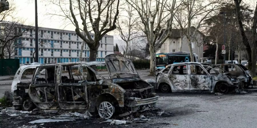 Ausgebrannte Autos in Grenoble