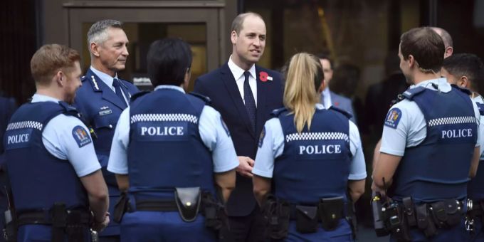 Der britische Prinz William bei seinem Treffen mit der Polizei in Christchurch. Prinz William