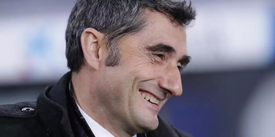 Hat sein Arbeitspapier vorzeitig verlängert: Barça-Coach Ernesto Valverde. Foto: Manu Fernandez/AP