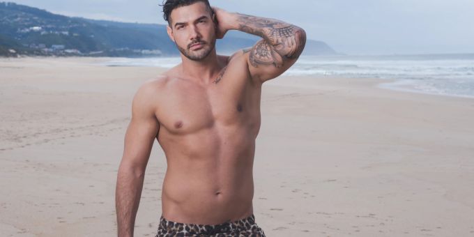 Cedric (27, Bregenz, AU): Ist Barbesitzer, trinkt aber keinen Alkohol. Reiseblogger. Er mag Fitnesstraining, Motorradfahren und Kochen. bachelorette 2019