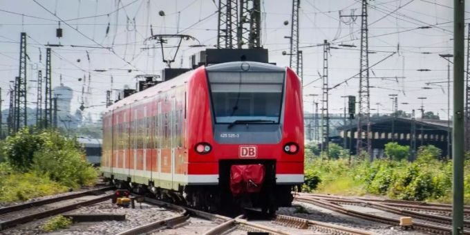 Im Nahverkehr sind Verspätungen seltener als im Fernverkehr. Das liegt auch an den kürzeren Strecken. Foto: Guido Kirchner Im Nahverkehr sind Verspätungen seltener als im Fernverkehr. Das liegt auch an den kürzeren Strecken. Foto: Guido Kirchner