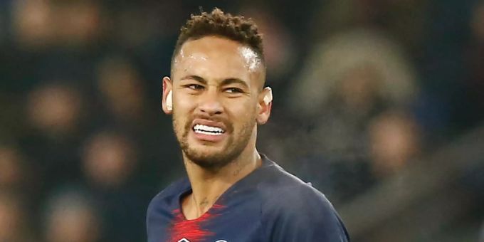 Neymar von Paris reagiert nach einer verpassten Torchance. Dem PSG-Stürmer droht eine lange Sperre. Neymar PSG