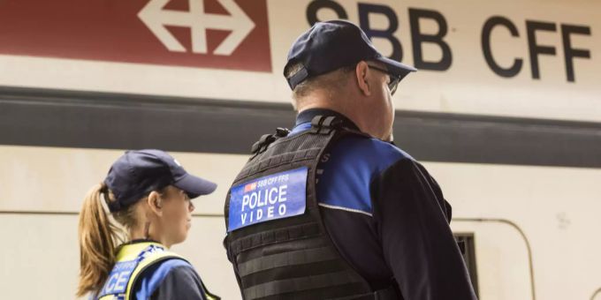Jede Patrouille der Transportpolizei wurde mit mindestens einer Bodycam ausgestattet.(Archivbild) Transportpolizei SBB