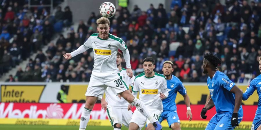 Nico Elvedi im Bundesligaspiel gegen die TSG 1899 Hoffenheim.