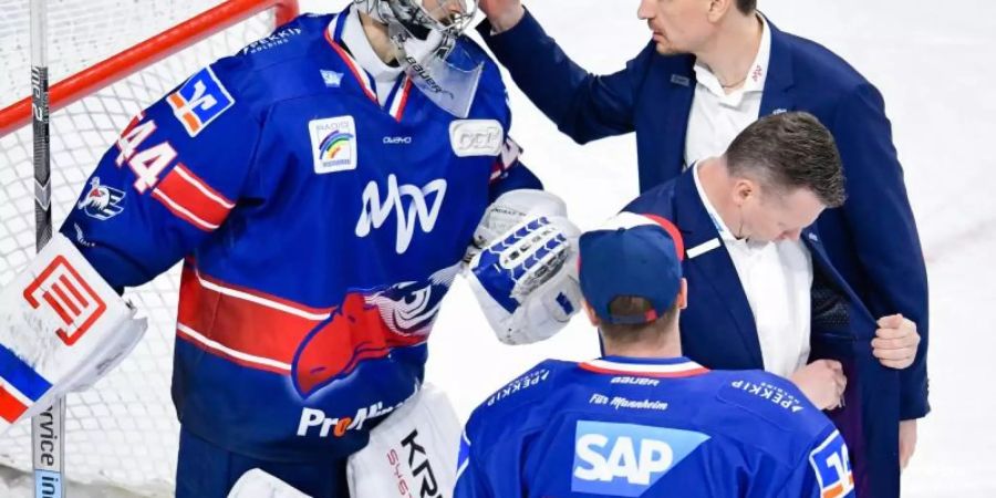 Mannheims Torwart Dennis Endras spielte überragend. Foto: Uwe Anspach