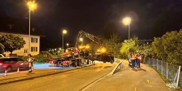 Beide Autos erlitten Totalschaden.