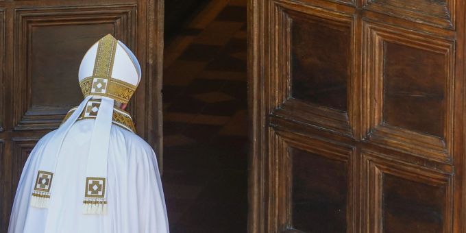 Papst Franziskus besuchte L'Aquila in Italien, um der Erdbeben-Opfer zu begegnen. Papst Franziskus besuchte L'Aquila in Italien, um der Erdbeben-Opfer zu begegnen.