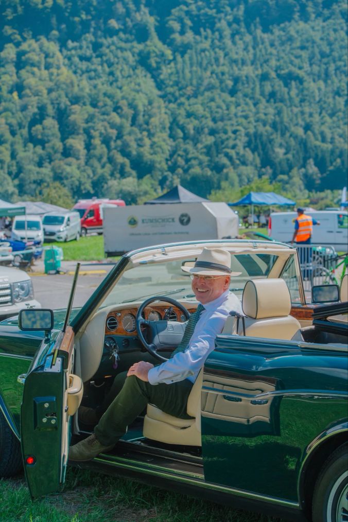 Michael Puffer aus Steinhausen mit seinem Bentley Continental DHC ist Vorstandsmitglied vom RREC