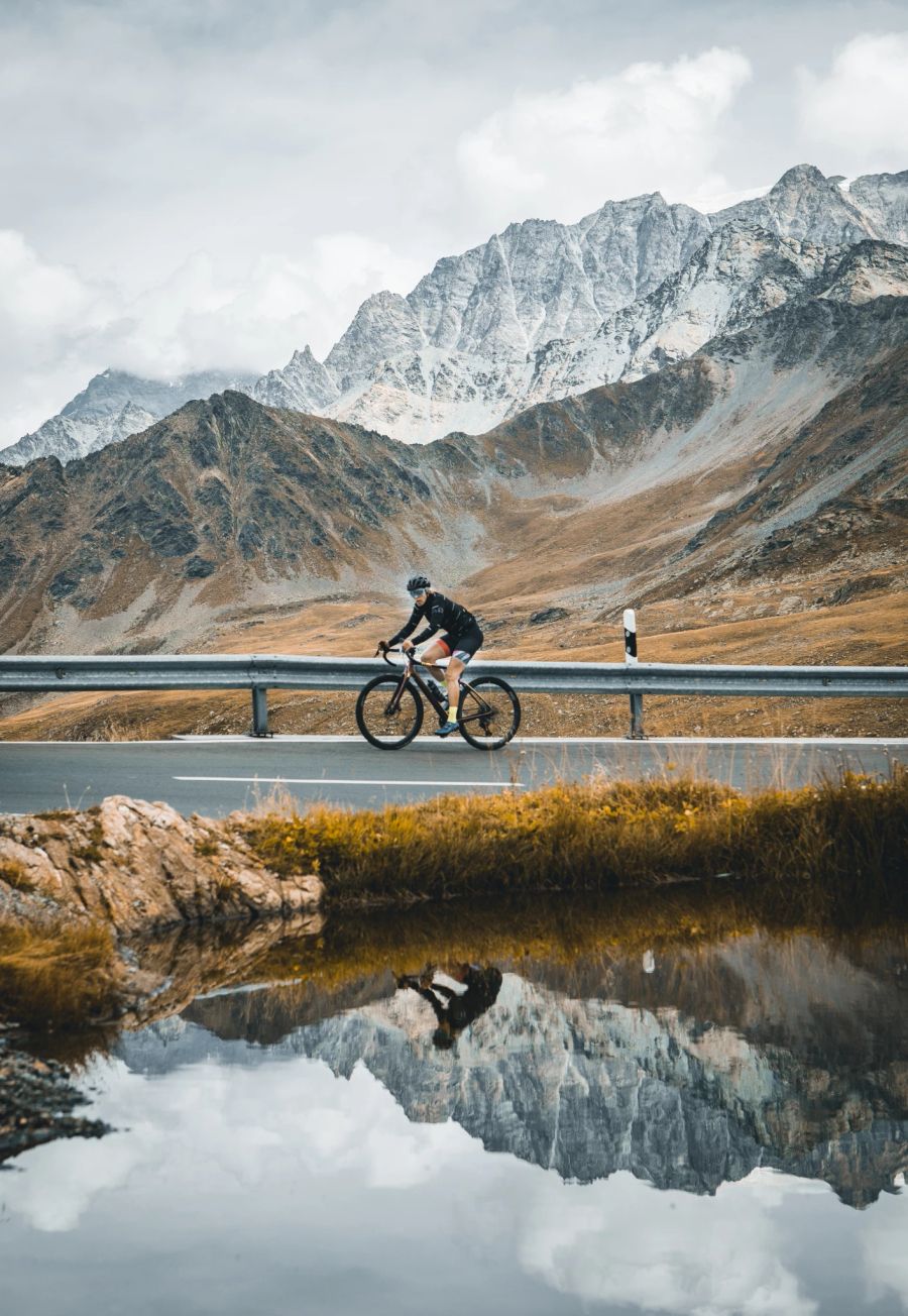 Monika Sattler auf ihrem Velo