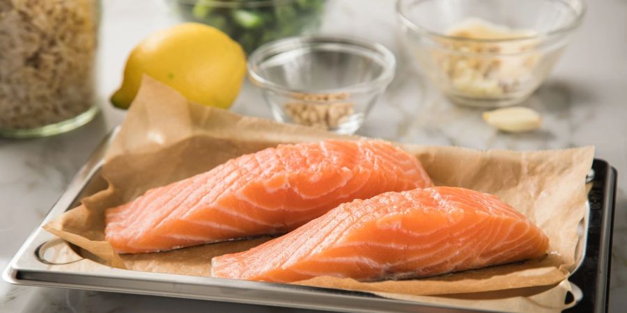Cholesterin ist nicht immer nur schlecht - Lachs etwa liefert das nützliche HDL-Cholesterin.