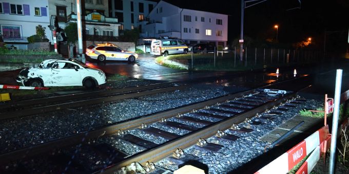 Staad SG: Kollision zwischen Auto und Zug. Staad SG