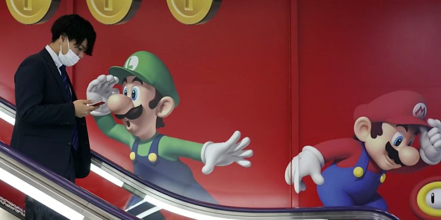 Der japanische Konzern Nintendo hat insbesondere wegen Computerchip-Engpässen weniger von seinen Switch-Spielkonsolen verkauft.(Archivbild)