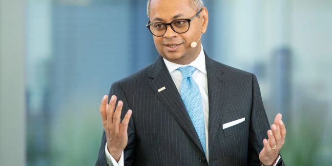 Fresenius-Chef Michael Sen bei einer Rede. fresenius