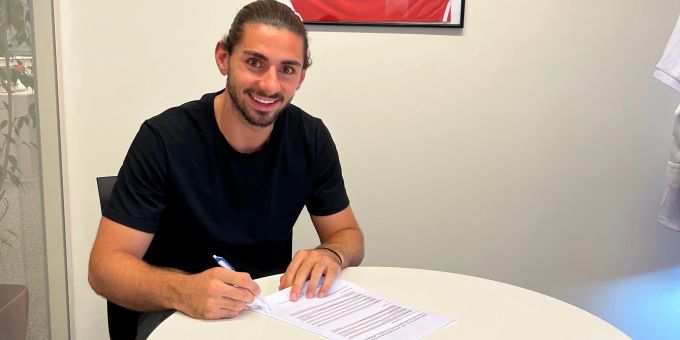 Jan Bamert unterschreibt beim FC Thun. Jan Bamert