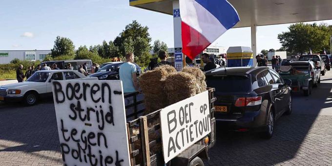 ARCHIV - Niederländische Landwirte sind auf dem Weg von Drenthe nach Bilthoven, um sich dem Protest des Verbandes «Farmers Defence Force» (FDF) gegen Umweltauflagen der Regierung anzuschliessen. Foto: Vincent Jannink/ANP/dpa ARCHIV - Niederländische Landwirte sind auf dem Weg von Drenthe nach Bilthoven, um sich dem Protest des Verbandes «Farmers Defence Force» (FDF) gegen Umweltauflagen der Regierung anzuschliessen. Foto: Vincent Jannink/ANP/dpa