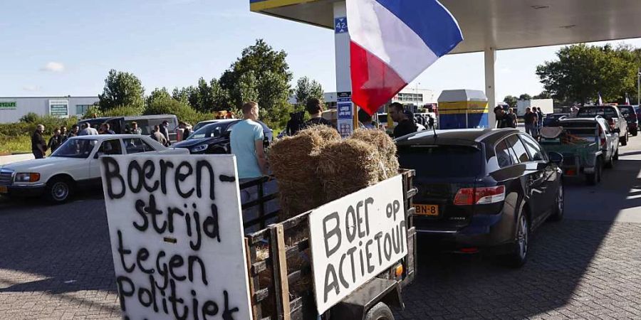 ARCHIV - Niederländische Landwirte sind auf dem Weg von Drenthe nach Bilthoven, um sich dem Protest des Verbandes «Farmers Defence Force» (FDF) gegen Umweltauflagen der Regierung anzuschliessen. Foto: Vincent Jannink/ANP/dpa