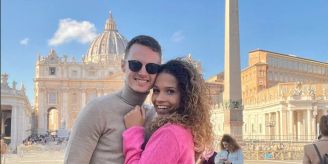 Rote Karte mit Folgen - Fussballer und Schiedsrichterin sind ein Paar