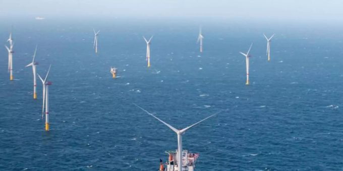 Mit künftig sechs Windparks will das dänische Unternehmen Örsted 2,5 Millionen deutsche Haushalte mit Strom versorgen. (Symbolbild). Foto: Kurt Desplenter/BELGA/dpa Mit künftig sechs Windparks will das dänische Unternehmen Örsted 2,5 Millionen deutsche Haushalte mit Strom versorgen. (Symbolbild). Foto: Kurt Desplenter/BELGA/dpa