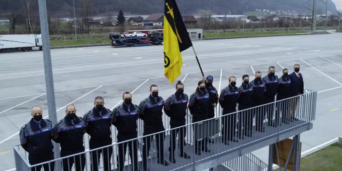 Gestützt auf die Bestimmungen des Polizeireglements konnten neun Polizeiangehörige befördert werden. Kantonspolizei Uri