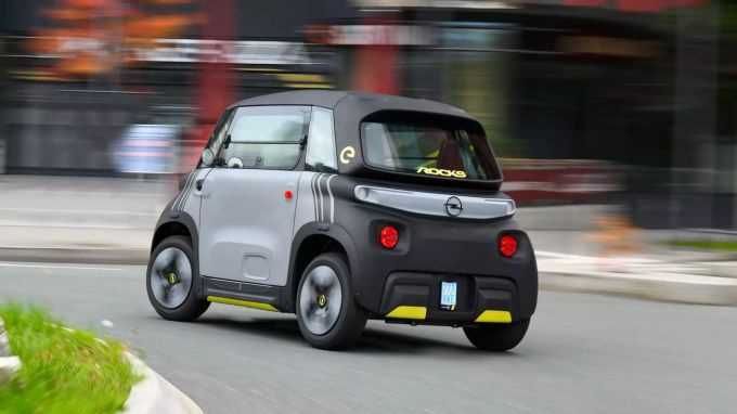 Vor allem in der Stadt kann der Opel Rocks-e seine Wendigkeit voll ausspielen 2022 Opel Rocks-e
