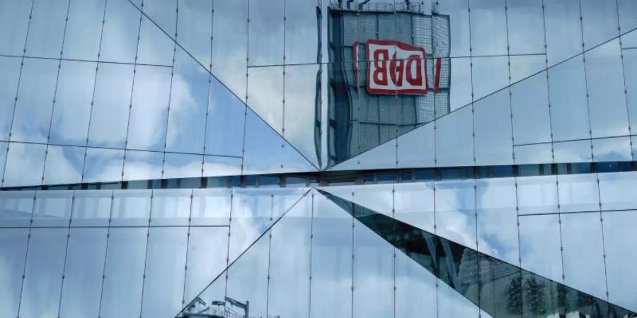 Die Grünen wollen die Deutsche Bahn reformieren, um Bahnfahren wettbewerbsfähiger zu machen. Foto: Kay Nietfeld/dpa