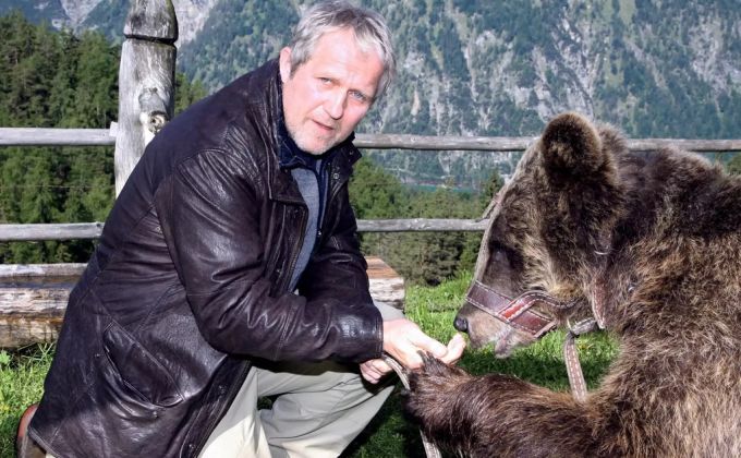 Harald Krassnitzer war vor einer der Vorgänger von Hans Sigl. der Bergdoktor