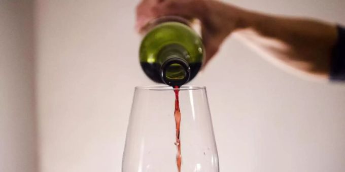 Weniger Partys und Grossevents: Das hat sich deutlich auf das Trinkverhalten in Deutschland ausgewirkt. Foto: Finn Winkler/dpa Weniger Partys und Grossevents: Das hat sich deutlich auf das Trinkverhalten in Deutschland ausgewirkt. Foto: Finn Winkler/dpa