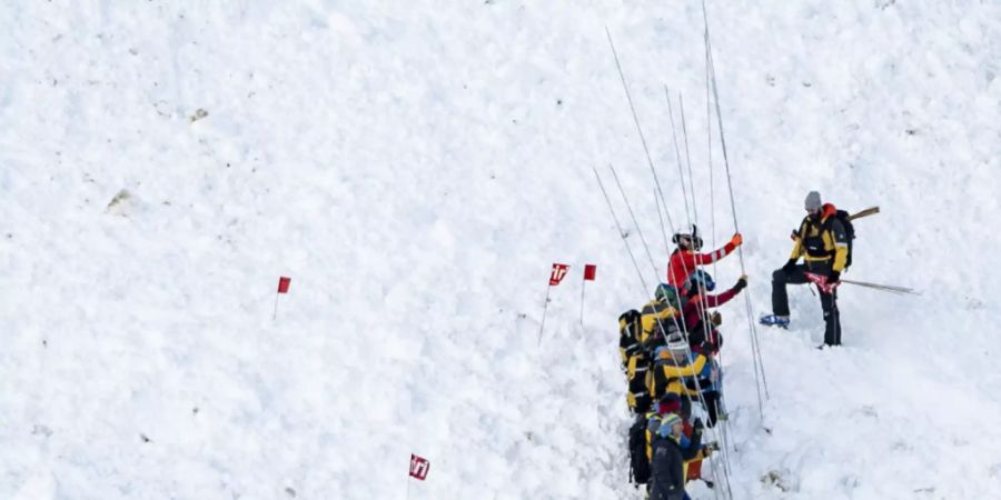 Beim Niedergang einer Lawine im Salzburger Land sind am Samstag drei Skifahrer getötet worden. (Symbolbild)