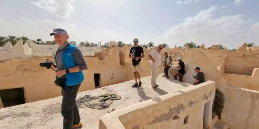 Europäische Touristen in Ghadames