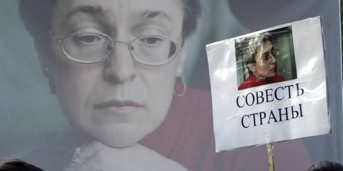 Anna Politkovskaya, a fierce critic of Putin and the Kremlin's brutal wars in Chechnya, was gunned down on October 7, 2006 Anna Politkovskaya, a fierce critic of Putin and the Kremlin's brutal wars in Chechnya, was gunned down on October 7, 2006