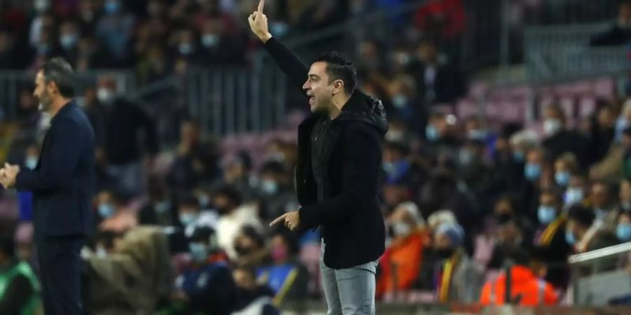 Barcelonas Trainer Xavi Hernandez gab sein Debüt an der Seitenlinie. Foto: Joan Monfort/AP/dpa
