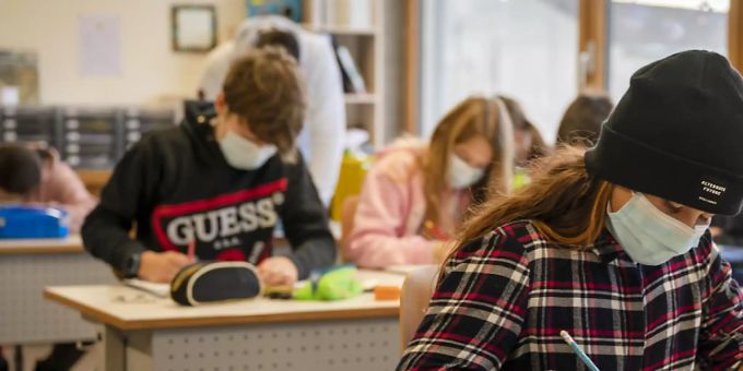 Baselland kehrt zur Maskentragpflicht an den Schulen zurück. Baselland kehrt zur Maskentragpflicht an den Schulen zurück.