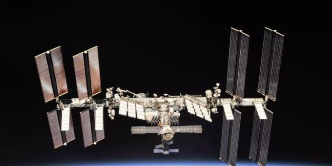 Auf der ISS ist es schon ganz schön voll. Foto: NASA/dpa Auf der ISS ist es schon ganz schön voll. Foto: NASA/dpa
